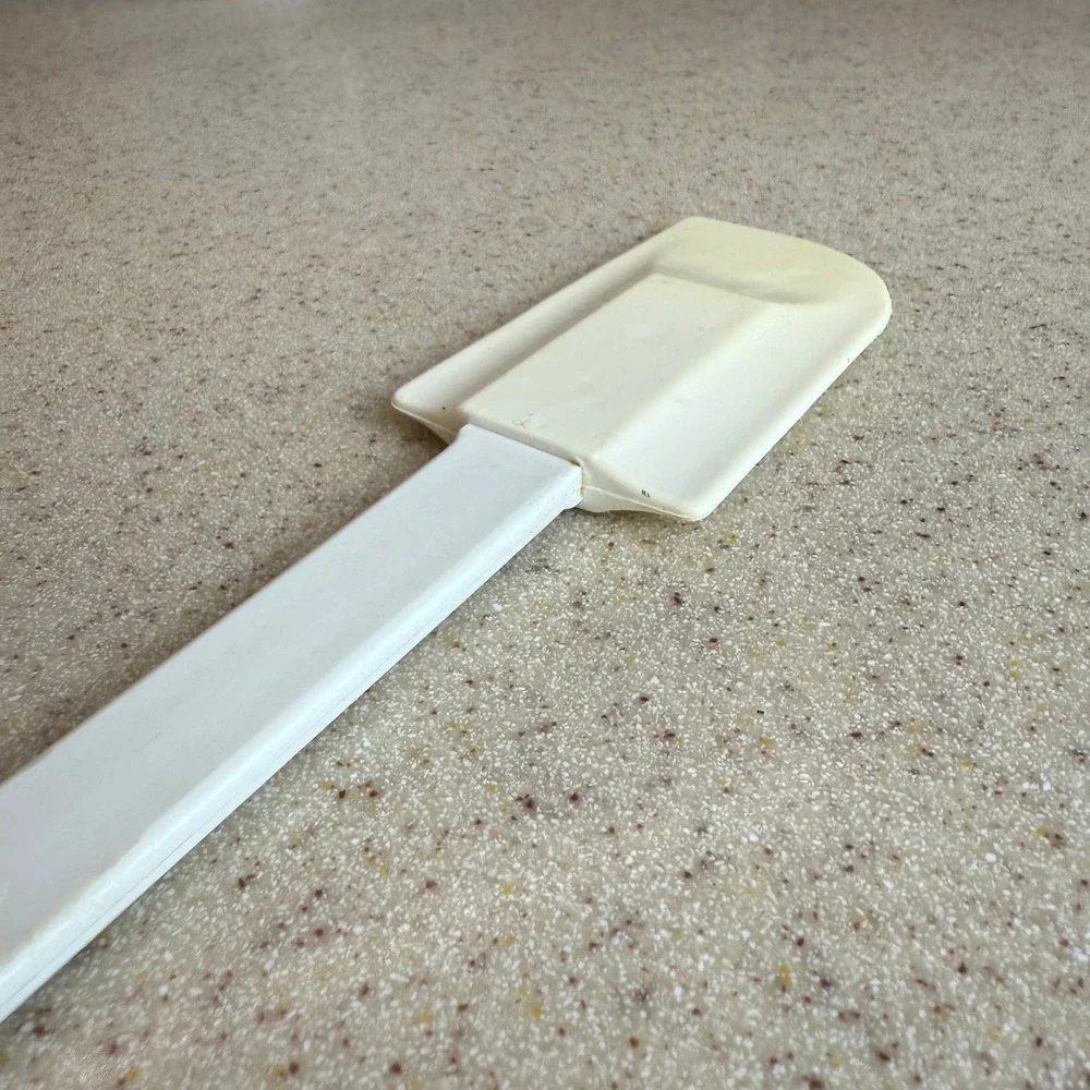 Vintage The Pampered Chef Classic Scraper White Silicone Spatula 11